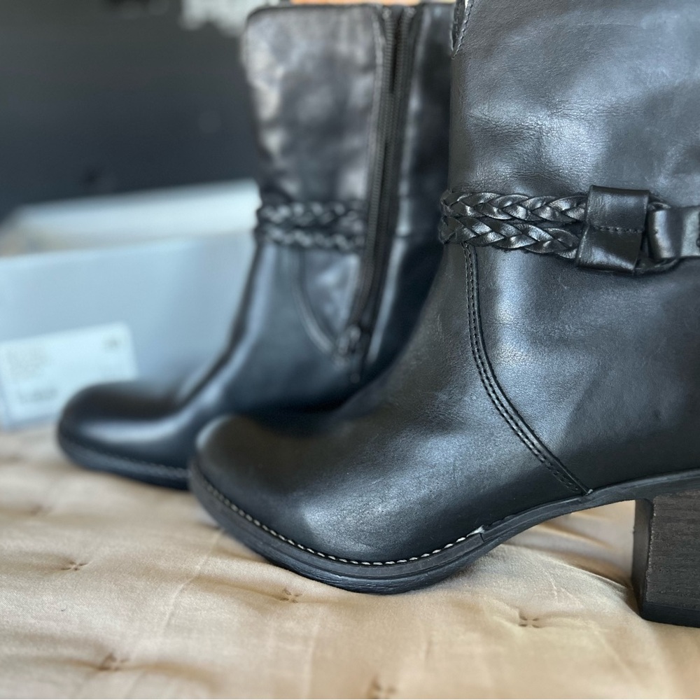 Umberto Raffini Black Leather Ankle Booties